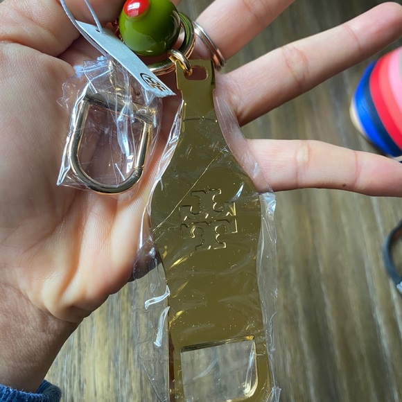 Tory Burch bottle opener keychain NWT - Picture 4 of 6